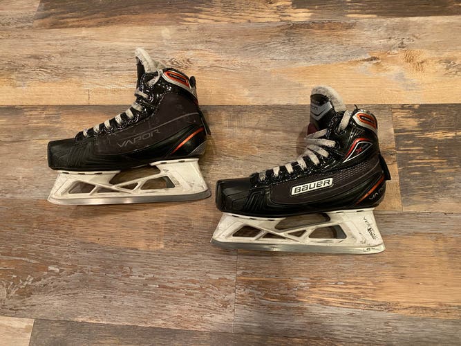 Used Bauer Regular Width  Size 2.5 Vapor X700 Hockey Goalie Skates
