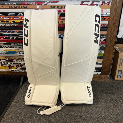 CCM Axis 2.9 intermediate goalie pads 32 + 1”