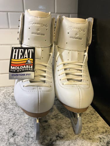 New Jackson Ultima Size 5 Figure Skates