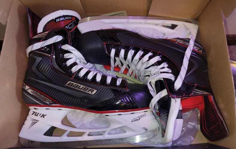 Senior New Bauer Vapor X2.7 Hockey Skates Regular Width Size 8.5