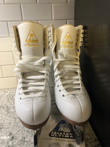 New Jackson Ultima Size 5.5 Figure Skates