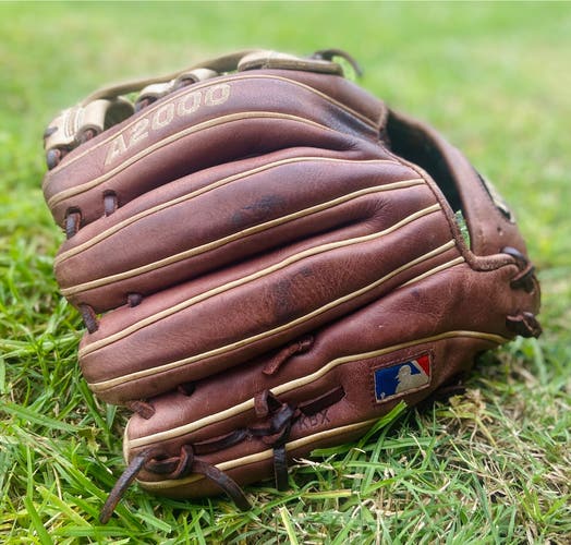 Wilson A2000 baseball glove