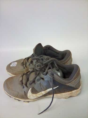 Used Nike 684694-011 Youth 09.0 Baseball And Softball Cleats