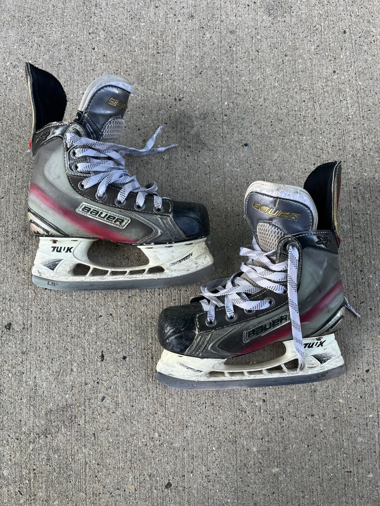 Junior Used Bauer Vapor X6.0 Hockey Skates D&R (Regular) 1.5