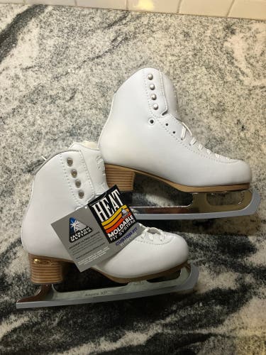 New Jackson Ultima Size 5 Figure Skates