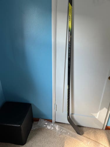 Senior Left Hand W88 Alpha DX Hockey Stick