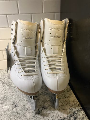 New Jackson Ultima Size 7.5 Figure Skates