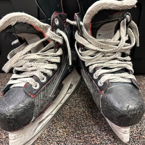 Used Bauer Regular Width Size 5 Vapor X500 Hockey Skates
