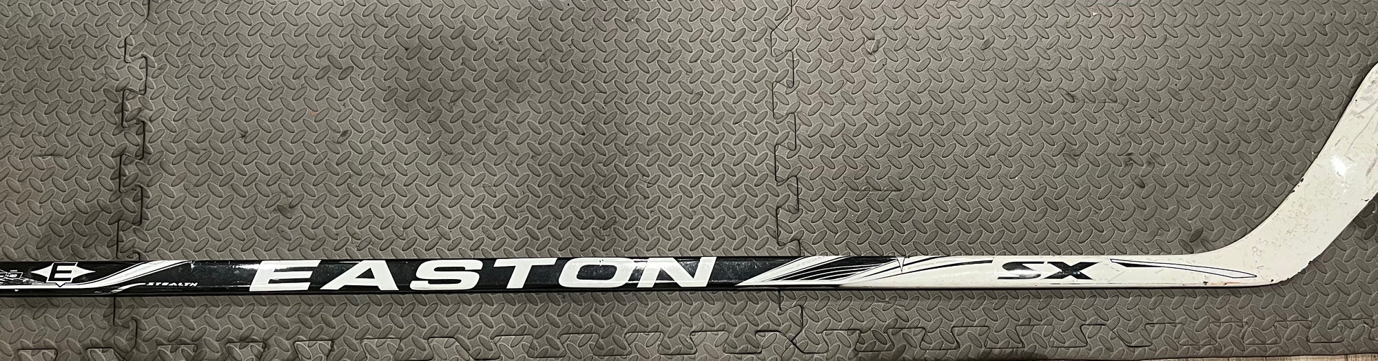 4) Easton Stealth 2006 Game Model Russian Olympic Hockey Stick Lot.