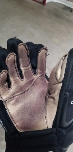 Used Bauer Vapor X700 Gloves 11"