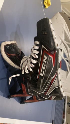 Used CCM Regular Width   Size 6.5 JetSpeed FT490 Hockey Skates