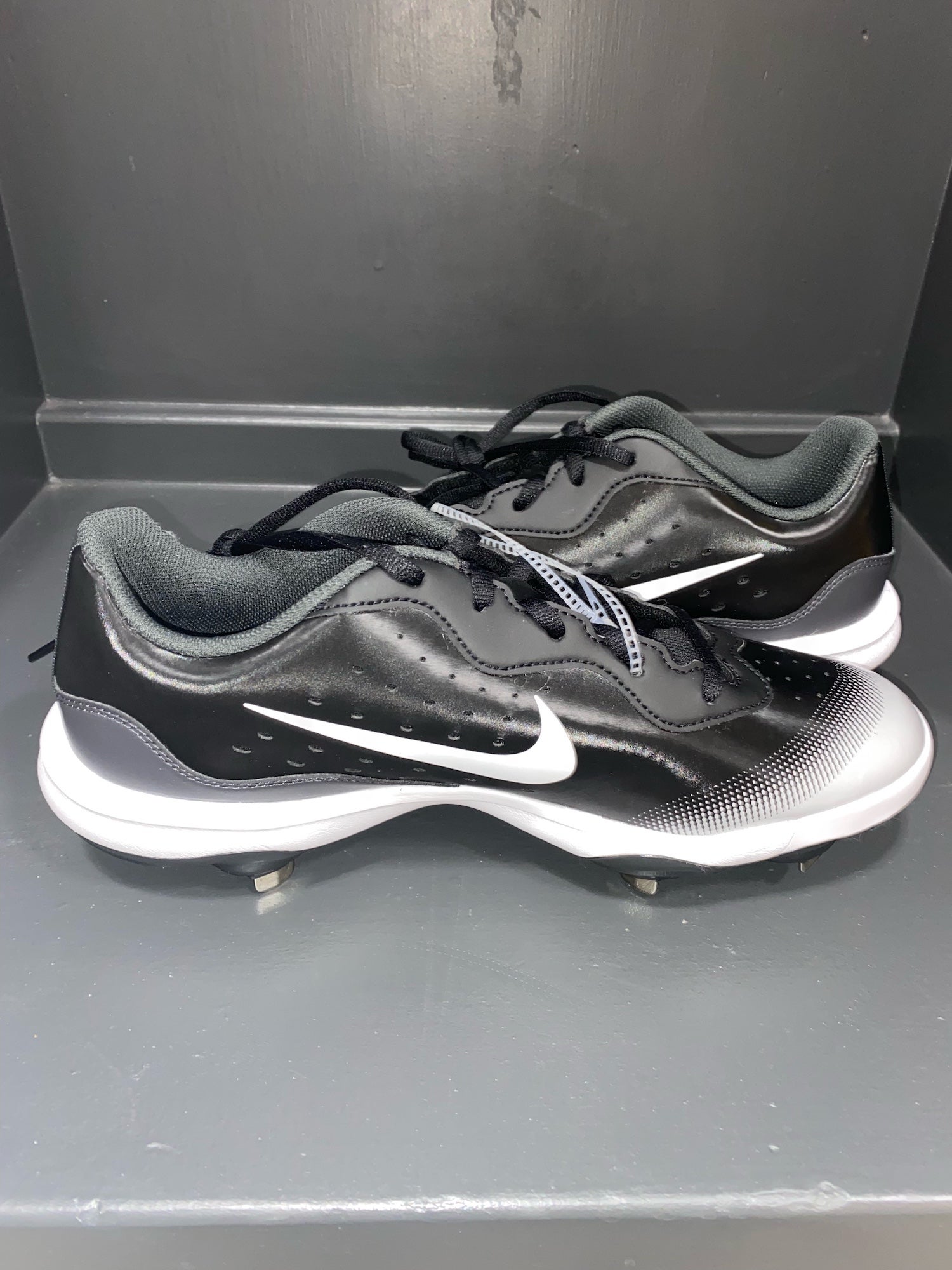 old nike baseball cleats