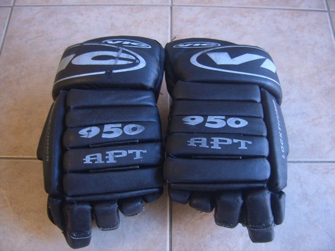 Vintage VIC 950 Senior Hockey Gloves w/Leather Palms