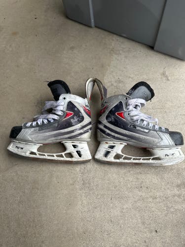 Junior Used Bauer Vapor X2.0 Hockey Skates Regular Width Size 6