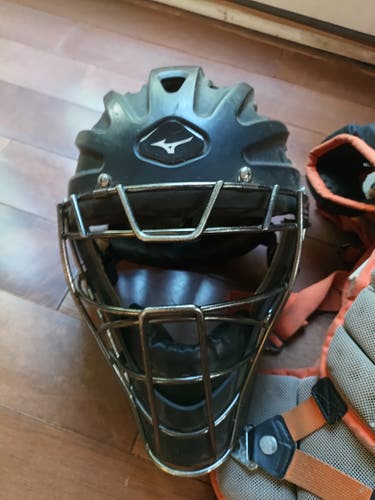Used Adult Mizuno Catcher's Combo