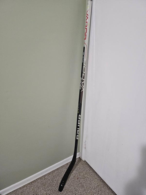 Used Bauer VAPOR X4.0 67 Flex Pattern 5 Intermediate One Piece Sticks  Intermediate One Piece Sticks