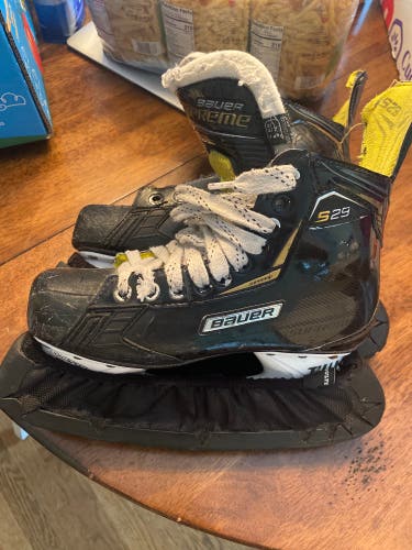 Used Bauer Extra Wide Width  Size 6.5 Supreme Hockey Skates