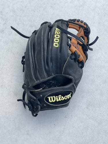 Used Right Hand Throw Wilson Infield A2000 Baseball Glove 11.75"