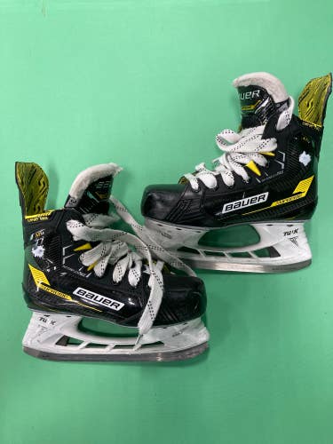 Junior Used Bauer Supreme M4 Hockey Skates D&R (Regular) 3.5