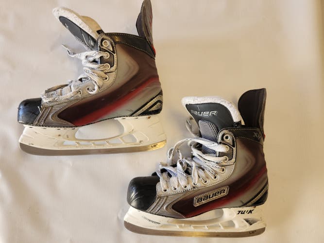 Senior Used Bauer Vapor X5.0 Hockey Skates Regular Width Size 8.5