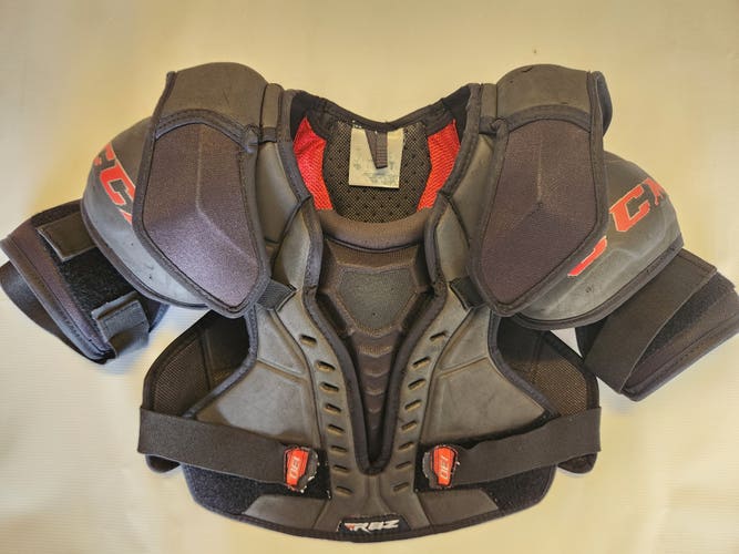 Junior Used Large CCM RBZ 130 Shoulder Pads (30'-34'), (81-91cm)