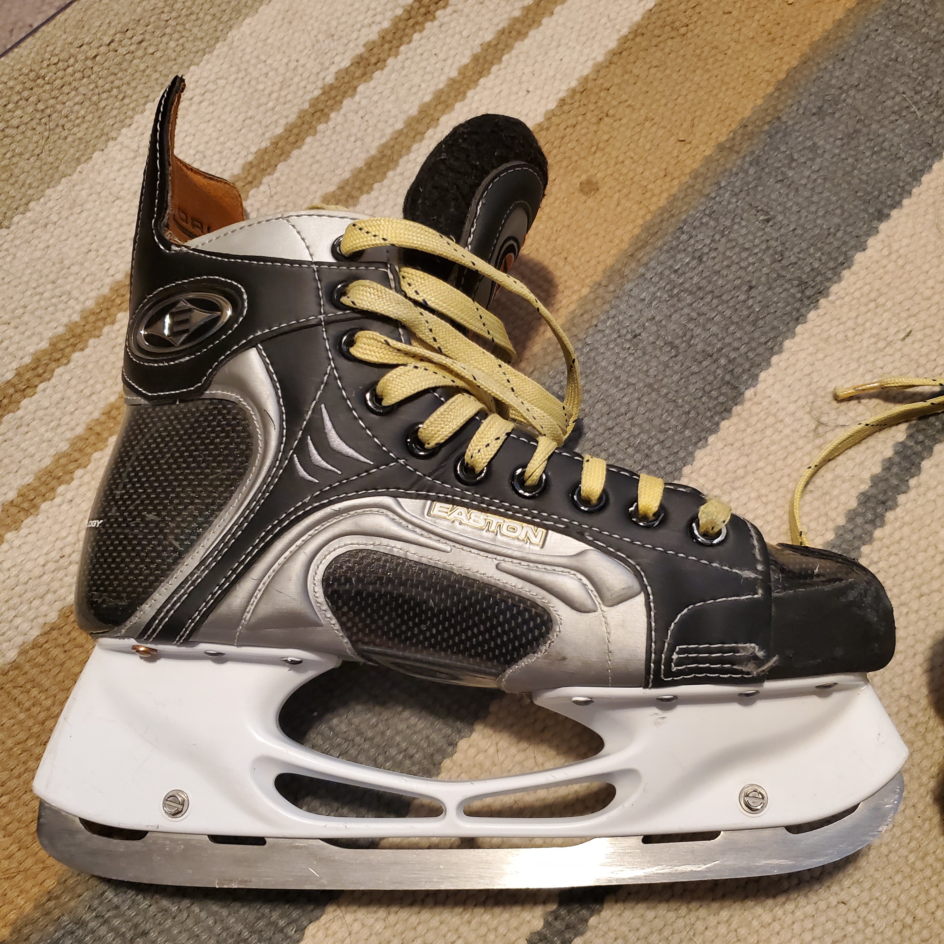 Used Easton Synergy 500 1EE Skates – Crow's Sports