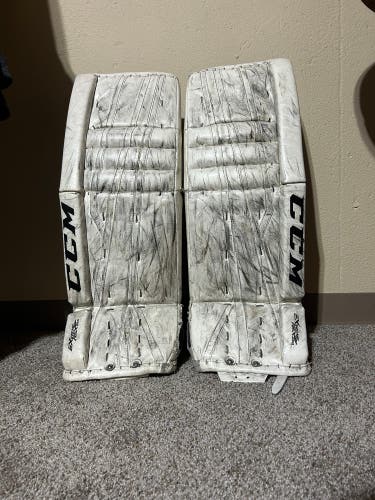 Used 31" CCM Extreme Flex 860 Goalie Leg Pads