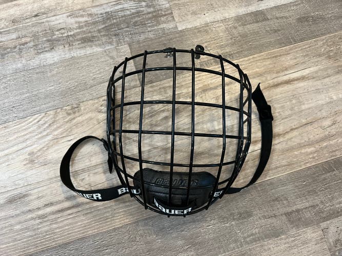 B04 Used Large Bauer Cages, Visors & Shields Full Cage