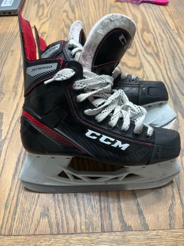 Used CCM Regular Width   Size 5 JetSpeed FT455 Hockey Skates