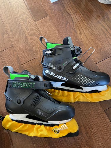 New Bauer Regular Width Size 8 Konekt Hockey Goalie Skates