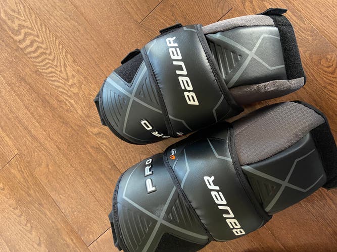 Hockey goalie knee pads