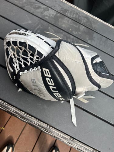 Bauer Supreme Goalie glove