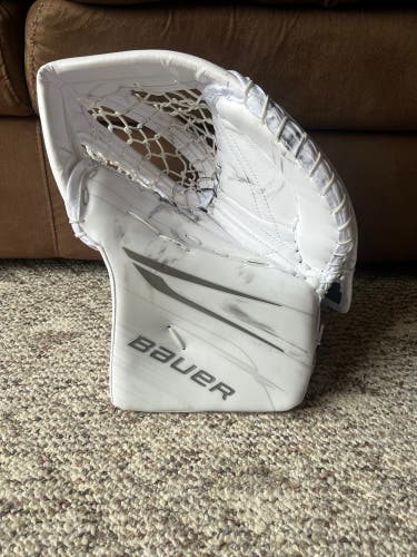 Bauer Hyperlite 2 Goalie Glove
