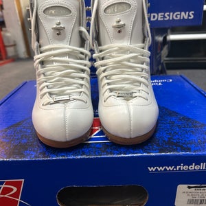 New Riedell Junior 25 motion boots white size 3 wide