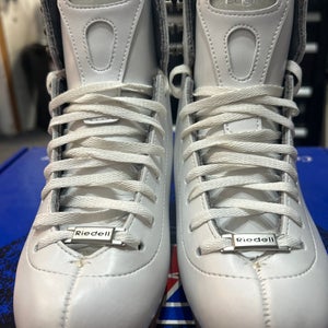 New Riedell Junior 29 Edge Boots only white size 3.5 Medium Width