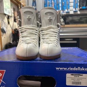 New Riedell 255 Motion Figure Boots size 4 wide