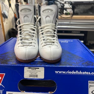 New Riedell Junior 23 White Boots size 3.5 Medium Width