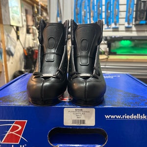 New Riedell Junior 23 Black Boots size 3.5 Wide Width