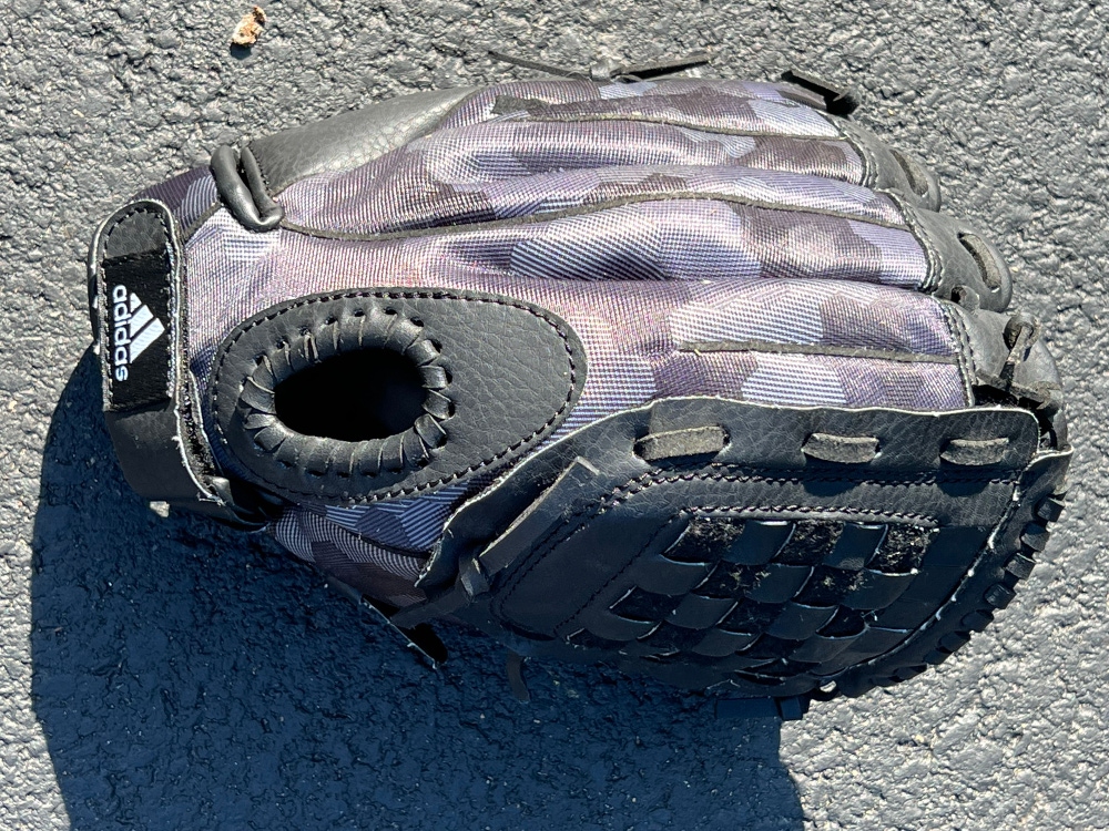 Under Armour youth baseball glove