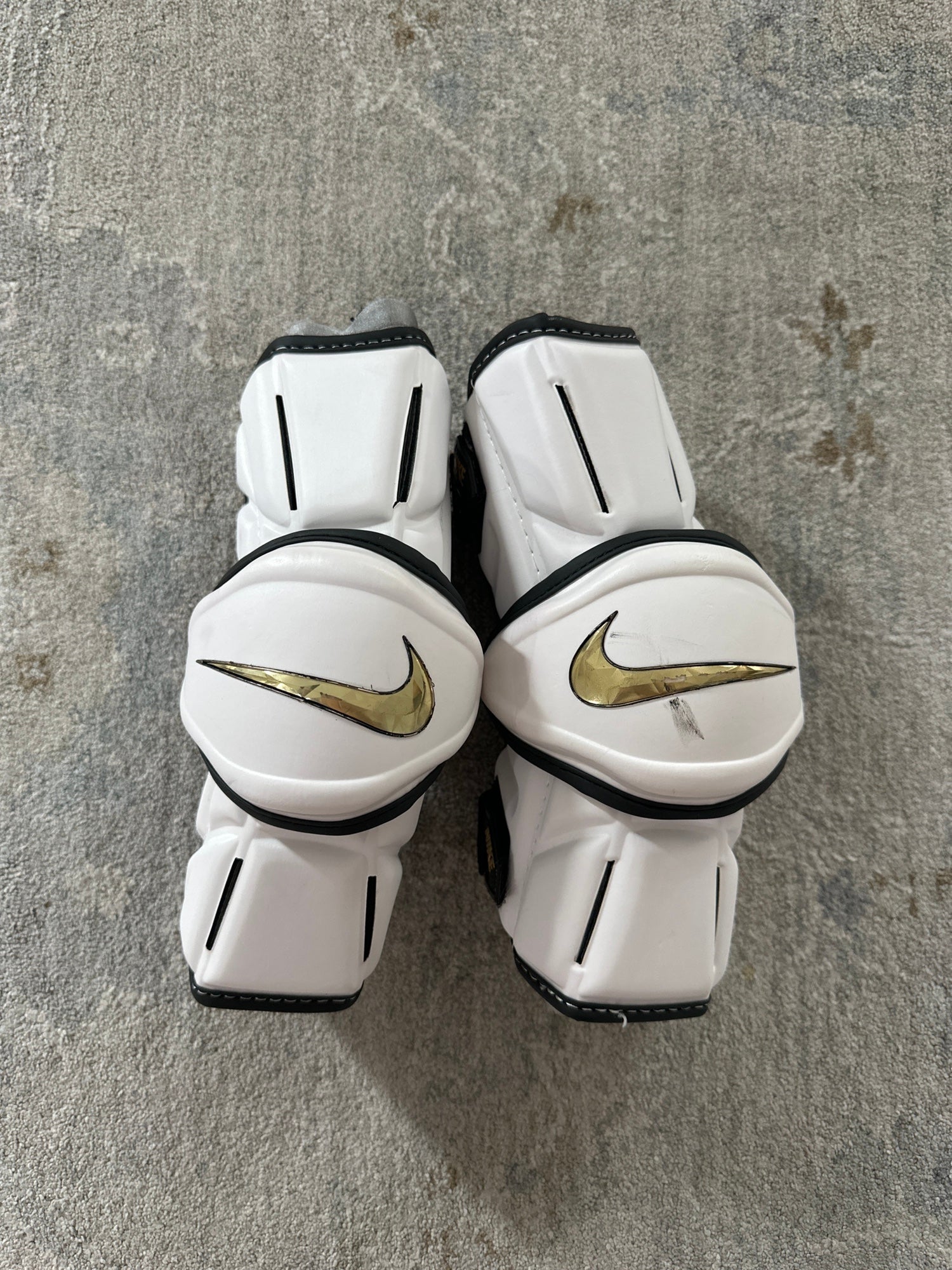 Used Nike VAPOR ELITE LG Lacrosse Arm Pads and Guards