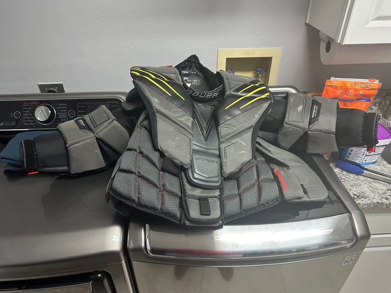 Bauer Hyperlite Goalie Chest Protector - Sr Small Used