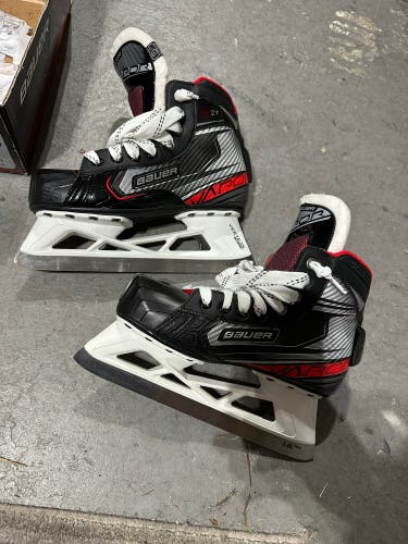 New Bauer Regular Width  Size 5 Vapor X2.7 Hockey Goalie Skates