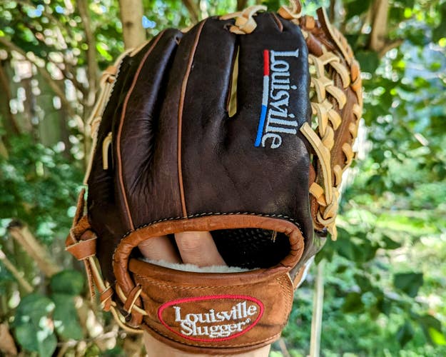 New Louisville Slugger Icon IC1150 Baseball Glove 11.5"