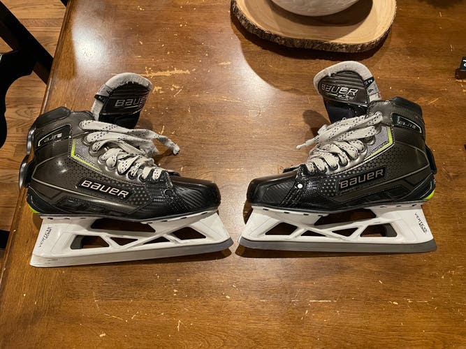 Lightly used 2022 Bauer Elite Size 9 goalie skates
