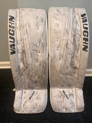 Vaughn 30 +2 SLR 2 goalie pads