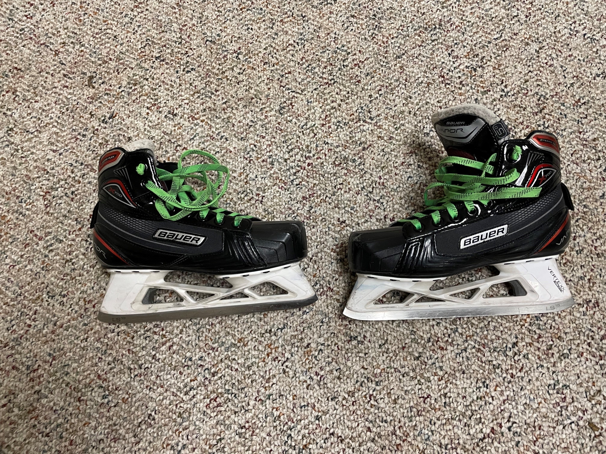 Junior Used Bauer Vapor X700 Hockey Goalie Skates Regular Width Size 5