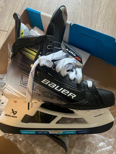 New Senior Bauer Vapor Hyperlite 2 Hockey Skates - Size 9.5