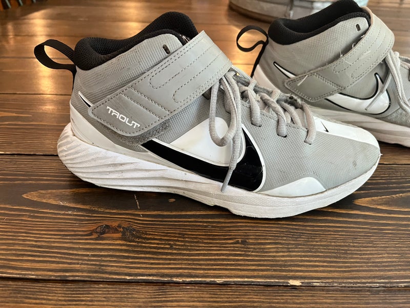 Trout 2024 turf cleats