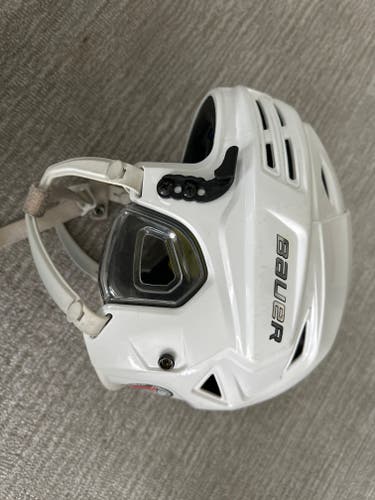 Used Medium Bauer Re-Akt 200 Helmet