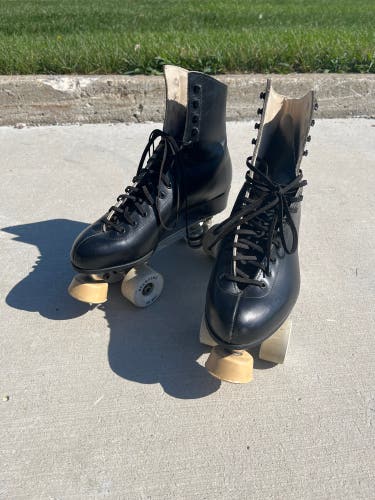 Used Riedell Regular Width Size 9 Quad Skates